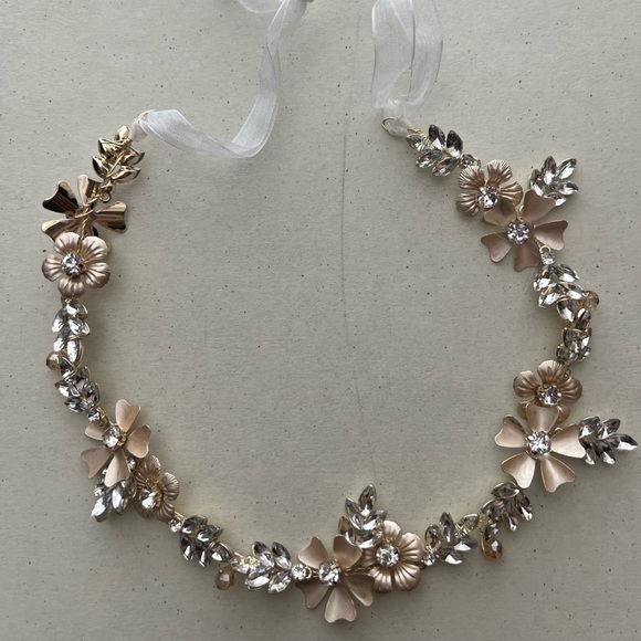 David’s bridal CROCHET CAP SLEEVE RUFFLE FLOWER GIRL DRES and headpiece. - Picture 6 of 8